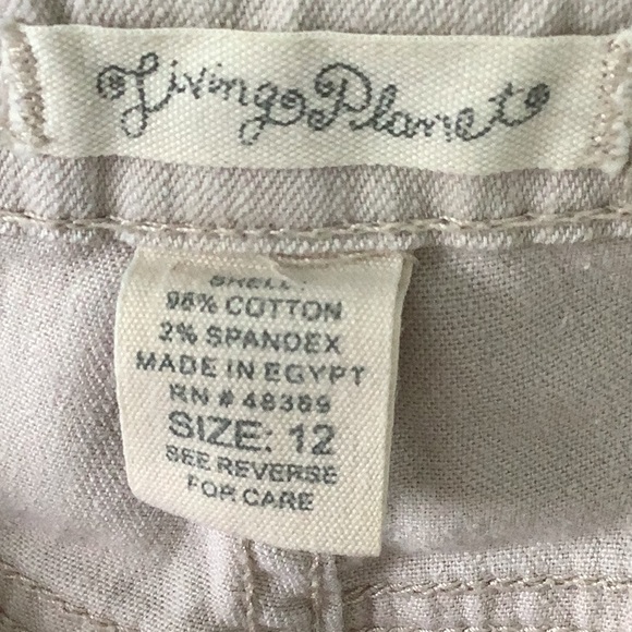 Living Planet cream capris - size 12. Front and back pockets. - Picture 8 of 9